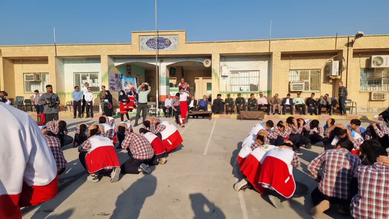 رزمایش پدافند غیرعامل در مدارس گناوه اجرا شد