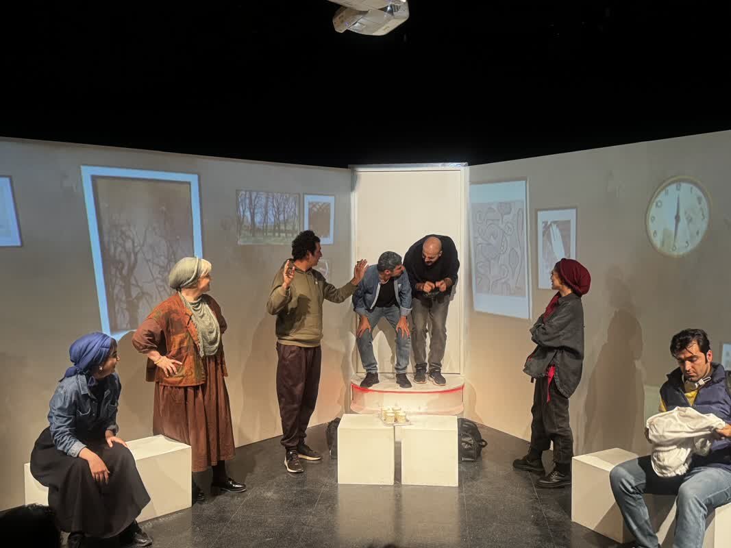 نقد«پروانه الجزایری»؛تئاتری آرام،اندیشمند و در جستوجوی معنا