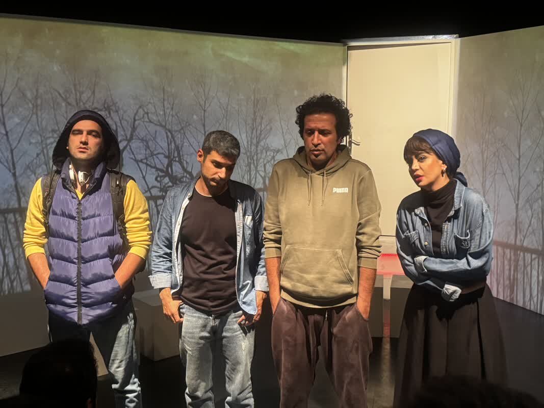 نقد«پروانه الجزایری»؛تئاتری آرام،اندیشمند و در جستوجوی معنا