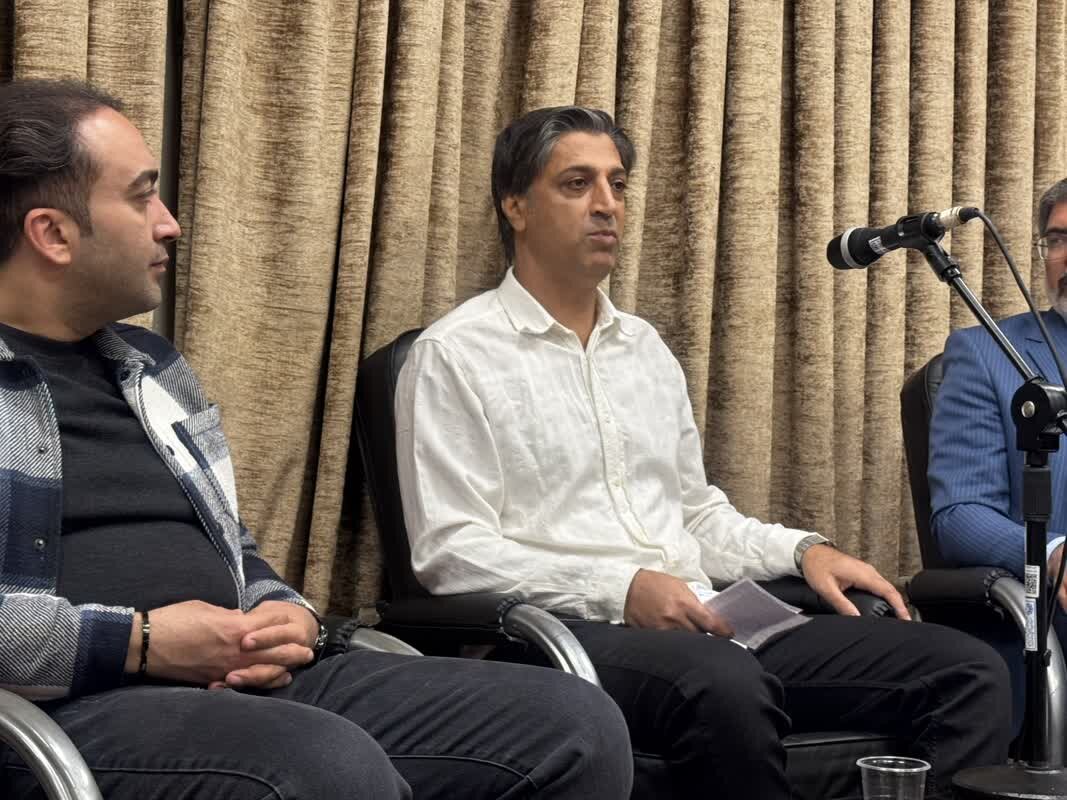 نقد«پروانه الجزایری»؛تئاتری آرام،اندیشمند و در جست‌وجوی معنا