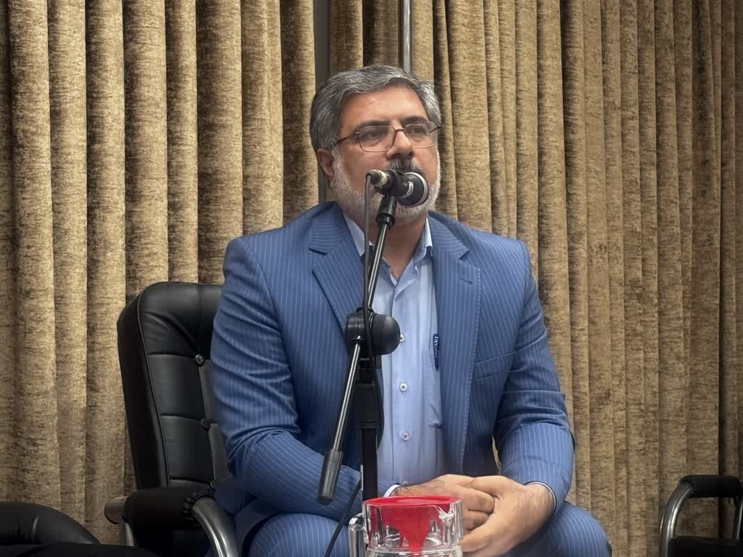 نقد«پروانه الجزایری»؛تئاتری آرام،اندیشمند و در جستوجوی معنا