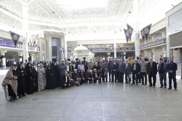 هنرمندان برجسته کشور حرم بانوی کرامت را زیارت کردند