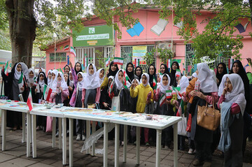 ویژه برنامه «به رنگ مدرسه، به عطر دانایی» در رشت برگزار شد