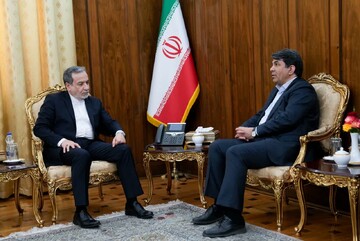 طالبی و عراقچی برای توسعه مبادلات بین المللی استان کرمان دیدار کردند