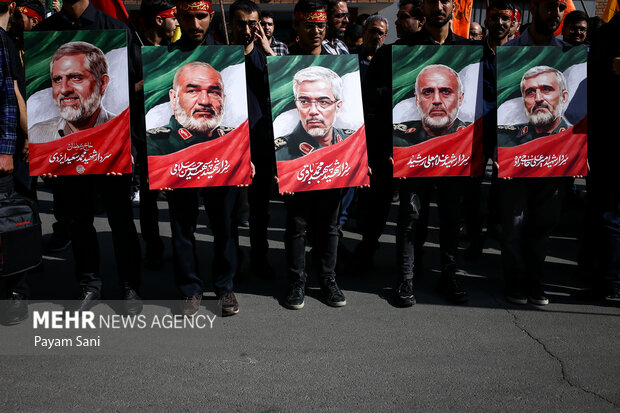 راهپیمایی ایستاده بر عهد