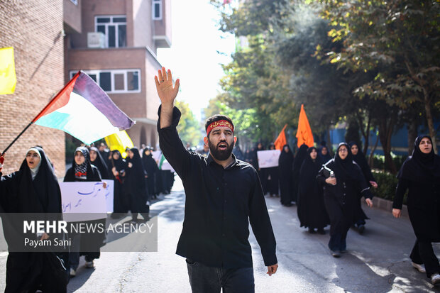 راهپیمایی ایستاده بر عهد