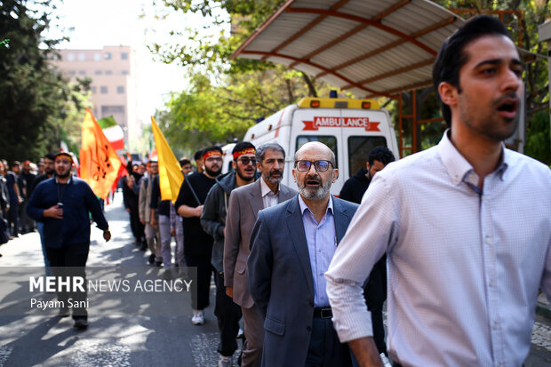 راهپیمایی ایستاده بر عهد