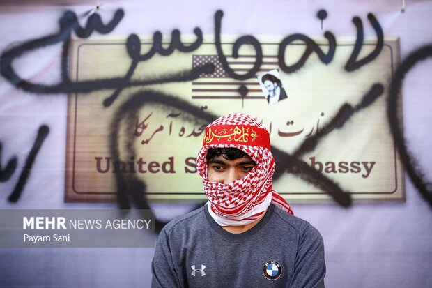 راهپیمایی ایستاده بر عهد