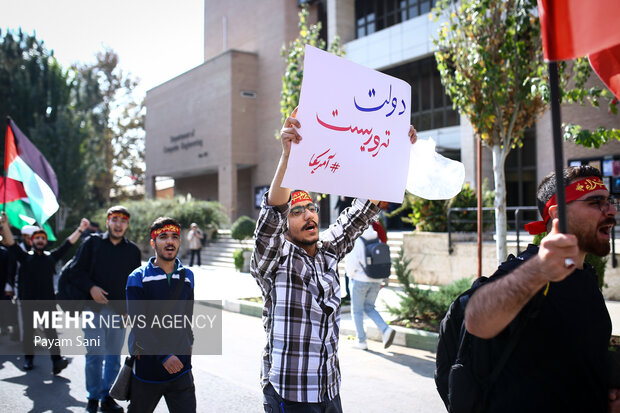 راهپیمایی ایستاده بر عهد