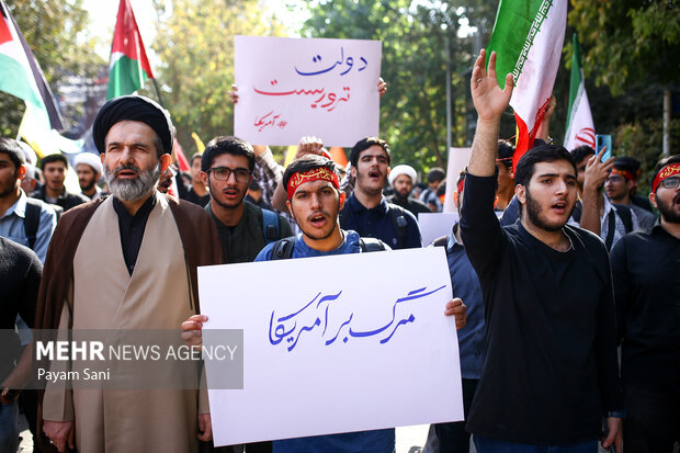 راهپیمایی ایستاده بر عهد