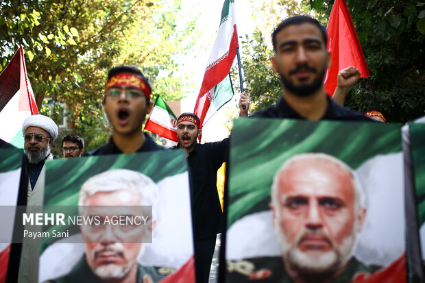 راهپیمایی ایستاده بر عهد