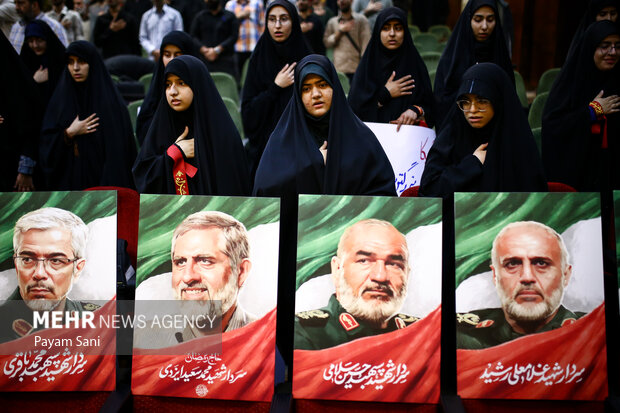 راهپیمایی ایستاده بر عهد