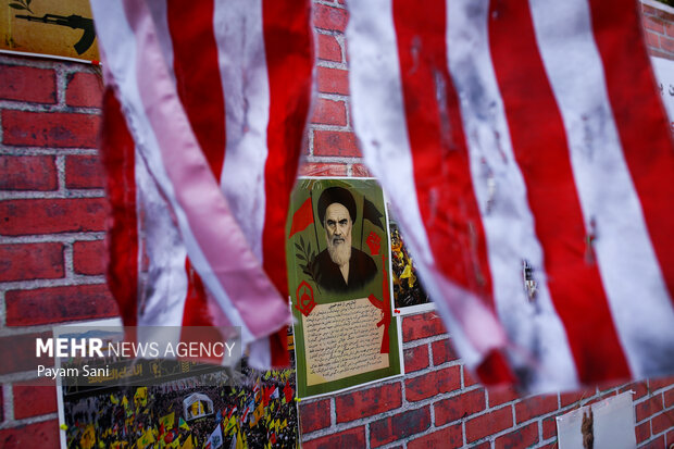 راهپیمایی ایستاده بر عهد