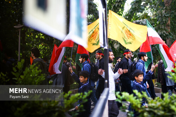 راهپیمایی ایستاده بر عهد