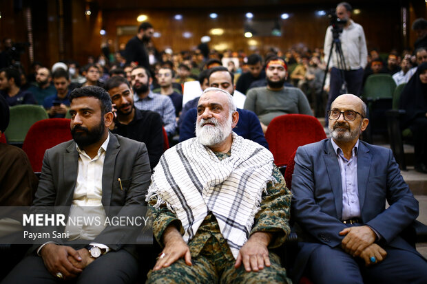 راهپیمایی ایستاده بر عهد