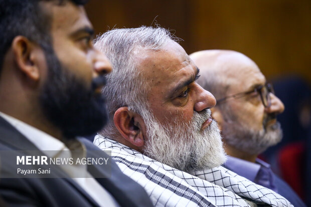 راهپیمایی ایستاده بر عهد