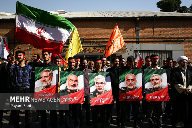 راهپیمایی ایستاده بر عهد