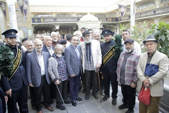 هنرمندان برجسته کشور حرم بانوی کرامت را زیارت کردند