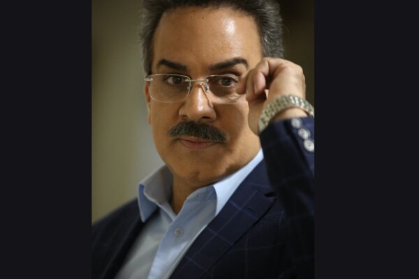 مجری «به خانه برمیگردیم» تهیهکننده تئاتر شد؛ همکاری با سیما تیرانداز