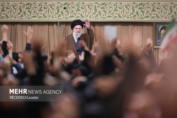 دیدار دانش‌آموزان و دانشجویان با رهبر انقلاب