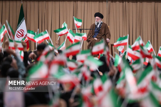 دیدار دانش‌آموزان و دانشجویان با رهبر معظم انقلاب اسلامی 2