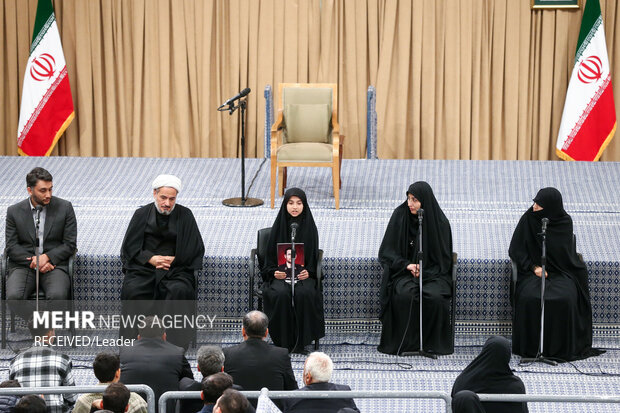 دیدار دانش‌آموزان و دانشجویان با رهبر معظم انقلاب اسلامی 10