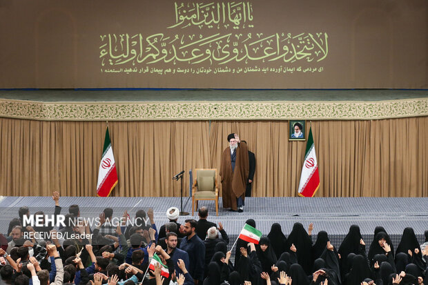 دیدار دانش‌آموزان و دانشجویان با رهبر معظم انقلاب اسلامی 4