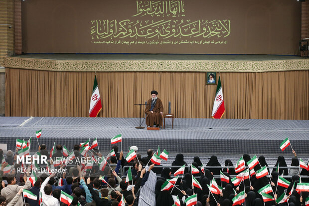 دیدار دانشآموزان و دانشجویان با رهبر انقلاب