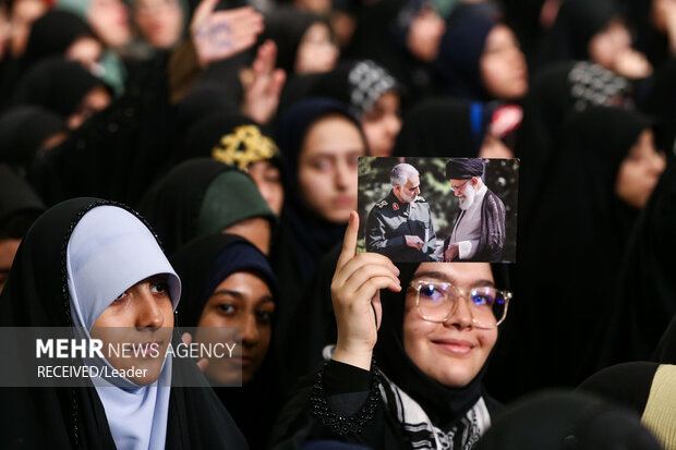 دیدار دانش‌آموزان و دانشجویان با رهبر معظم انقلاب اسلامی 13