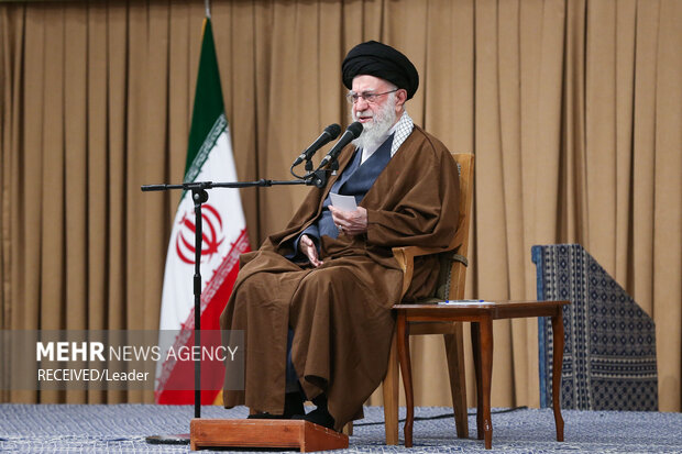 دیدار دانش‌آموزان و دانشجویان با رهبر معظم انقلاب اسلامی 14