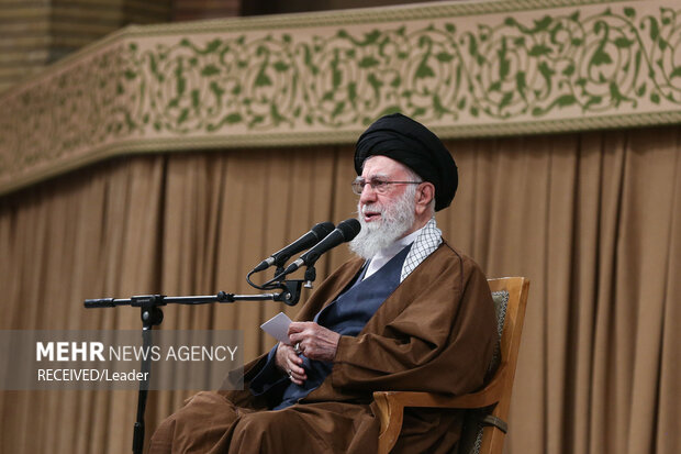 دیدار دانش‌آموزان و دانشجویان با رهبر معظم انقلاب اسلامی 19