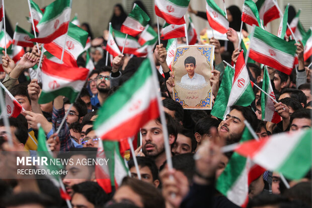 دیدار دانش‌آموزان و دانشجویان با رهبر معظم انقلاب اسلامی 20