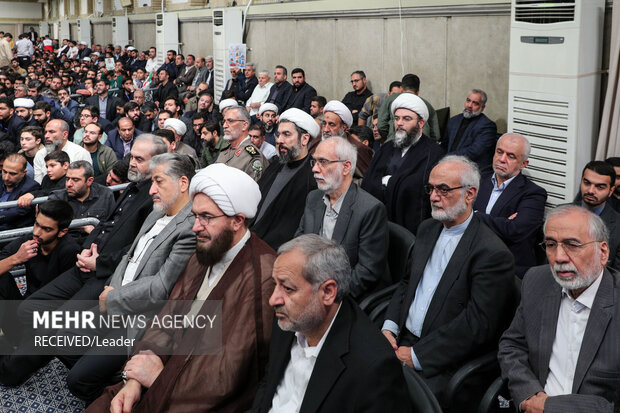 دیدار دانش‌آموزان و دانشجویان با رهبر معظم انقلاب اسلامی 22