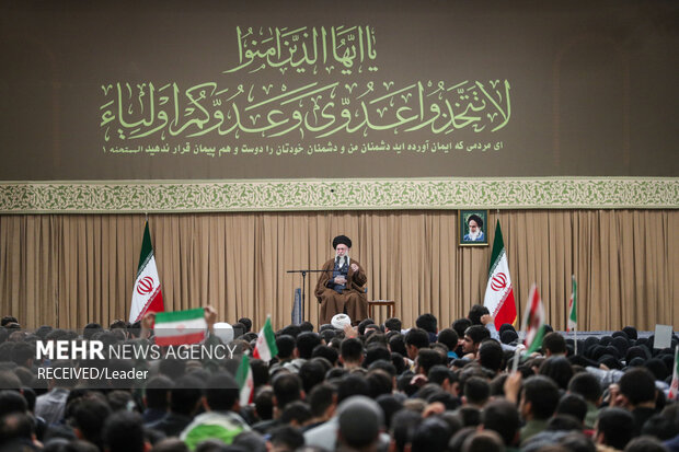 دیدار دانش‌آموزان و دانشجویان با رهبر معظم انقلاب اسلامی 23