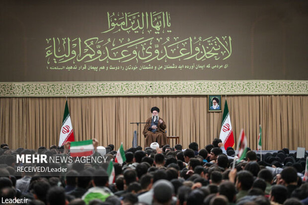 دیدار دانش‌آموزان و دانشجویان با رهبر انقلاب