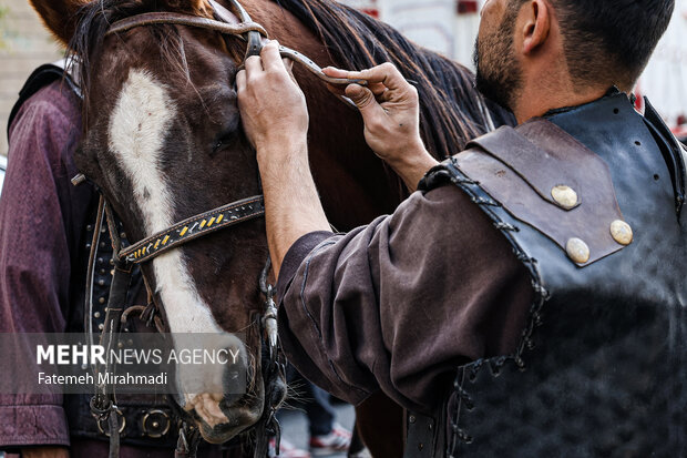 رژه سربازان هخامنشی در خیابان انقلاب تهران