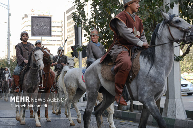 رژه سربازان هخامنشی در خیابان انقلاب تهران