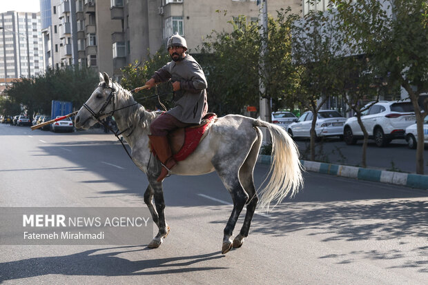 رژه سربازان هخامنشی در خیابان انقلاب تهران
