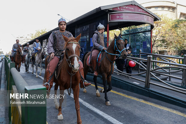 رژه سربازان هخامنشی در خیابان انقلاب تهران