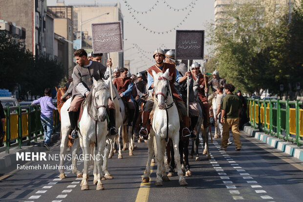 رژه سربازان هخامنشی در خیابان انقلاب تهران