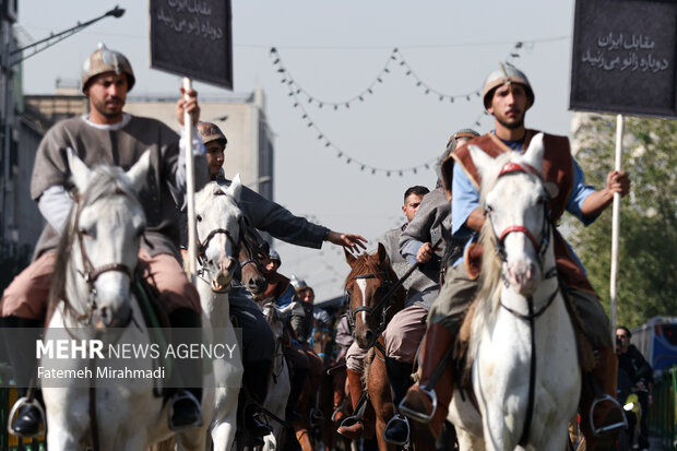 رژه سربازان هخامنشی در خیابان انقلاب تهران