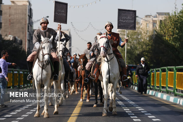 رژه سربازان هخامنشی در خیابان انقلاب تهران