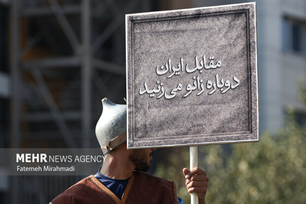 رژه سربازان هخامنشی در خیابان انقلاب تهران