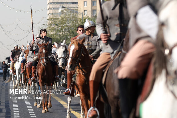 رژه سربازان هخامنشی در خیابان انقلاب تهران