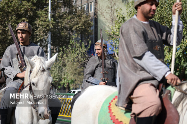 رژه سربازان هخامنشی در خیابان انقلاب تهران