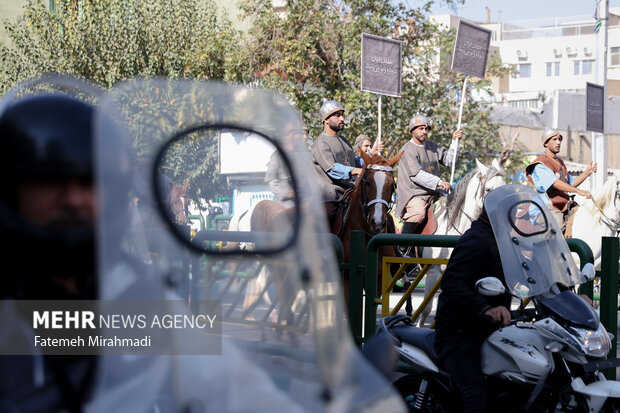 رژه سربازان هخامنشی در خیابان انقلاب تهران