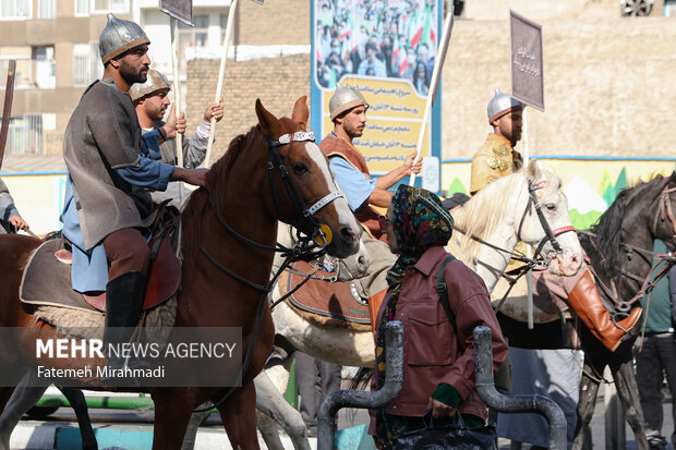 رژه سربازان هخامنشی در خیابان انقلاب تهران