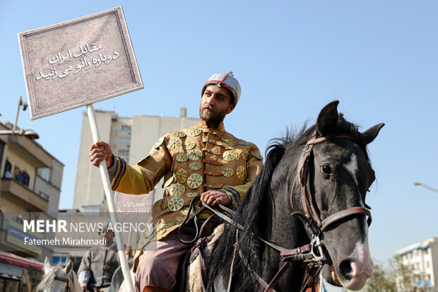 رژه سربازان هخامنشی در خیابان انقلاب تهران