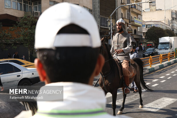 رژه سربازان هخامنشی در خیابان انقلاب تهران
