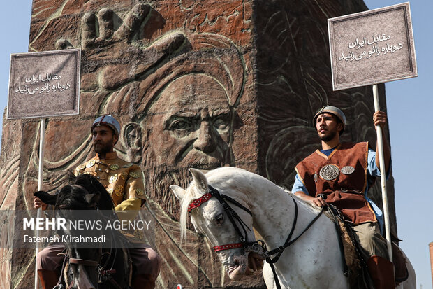 رژه سربازان هخامنشی در خیابان انقلاب تهران